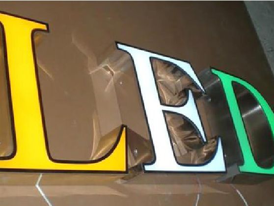 辰溪介绍LED招牌的基础知识。